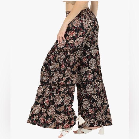 Angie Women's Wide Leg Pants with Lace Inserts Size Medium NWT Brand New - Picture 14 of 15